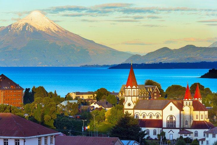 Puerto Varas en las orillas del Lago Llanquihue en la Zona de Lagos Chilena