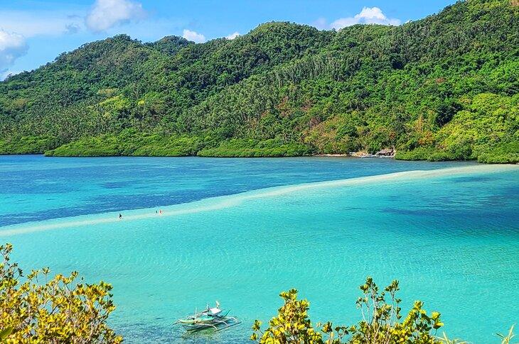 Une sandbar lors d'une excursion en bateau depuis El Nido