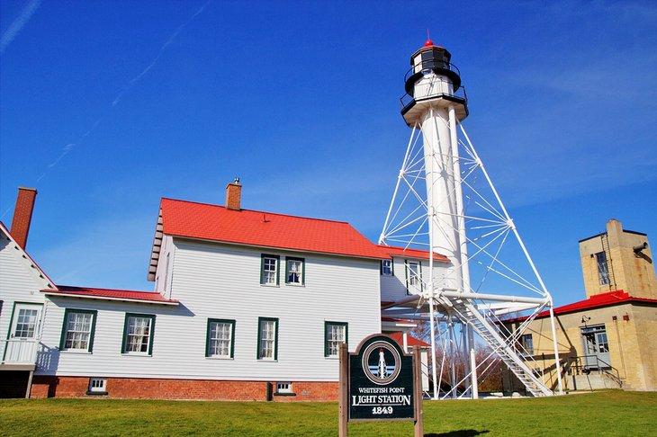 Whitefish Point Leuchtturm neben dem Great Lakes Shipwreck Museum