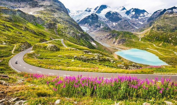 Un camino a través de los Alpes franceses