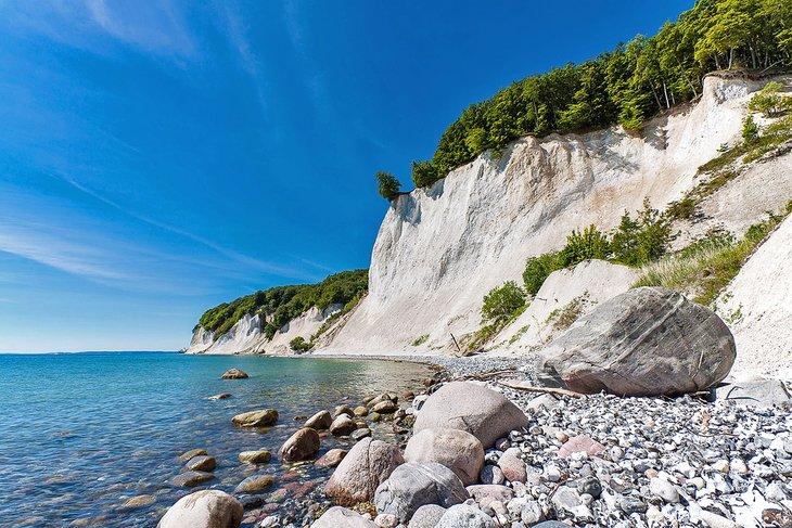 Acantilados de tiza en el Parque Nacional de Jasmund en la isla de Rügen