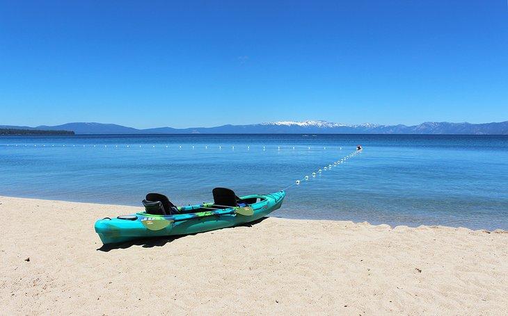 Kayak en la playa en D.H. Bliss State Park