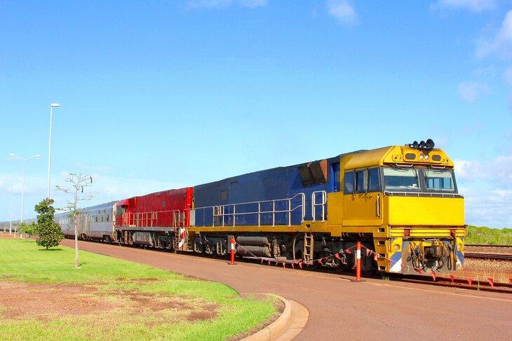 Der Ghan-Zug, der durch das Outback fährt
