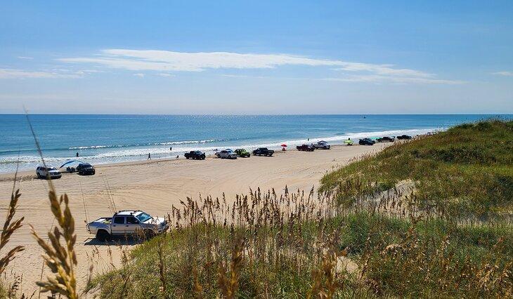 Vehículos en la playa en Hatteras Island