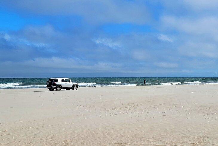 Conduciendo en la playa en Ocracoke Island