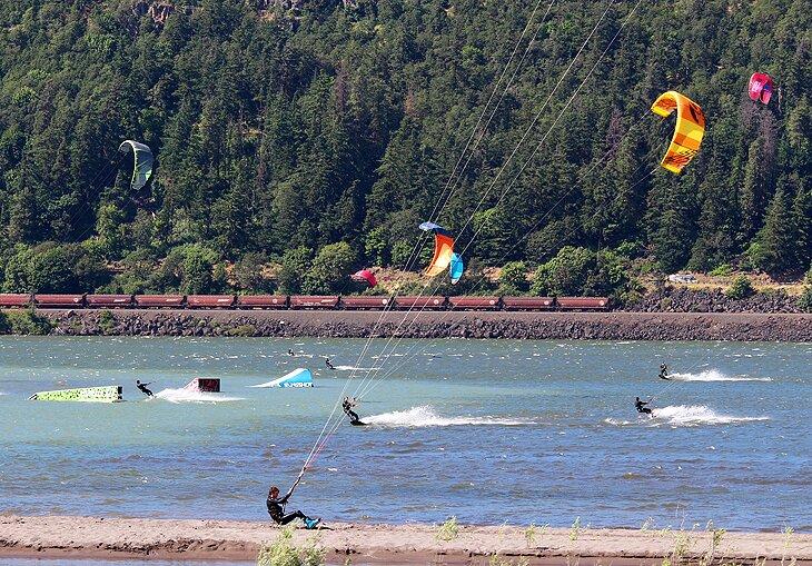 Kiteboarders en Hood River