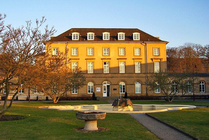 Château de Walferdange | <a rel="nofollow noopener noreferrer" class="cc16_b" target="_blank" href="http://www.flickr.com/photos/4nitsirk/"> Kristina D.C. Hoeppner</a> / photo modifiée