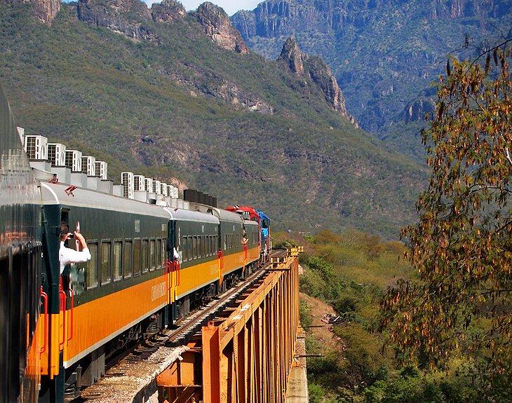 Viaje en tren a través del Cañón del Cobre