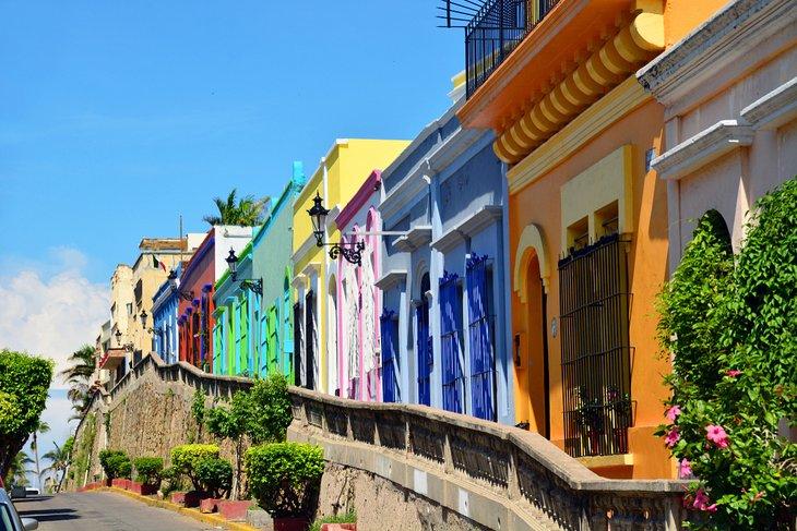 Casas coloridas en el Centro Histórico de Mazatlán