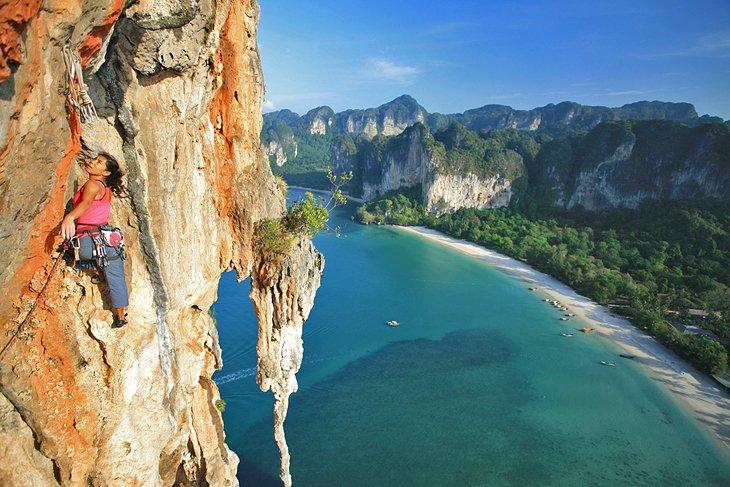 Ein Kletterer am Tonsai Beach