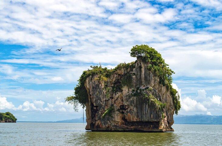 Picos de piedra caliza en el Parque Nacional Los Haitises