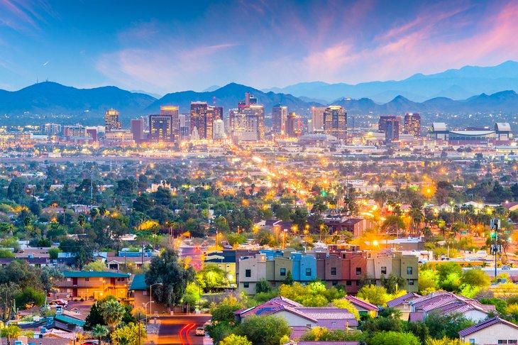 Phoenix, AZ in der Dämmerung