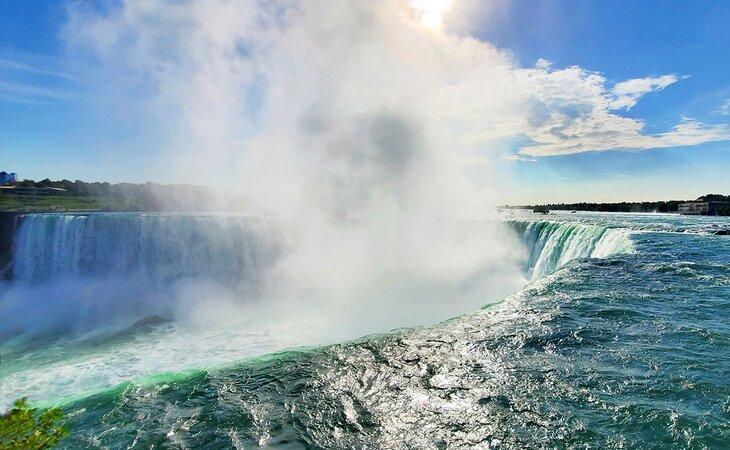 Vista de las Cataratas del Niágara desde Table Rock