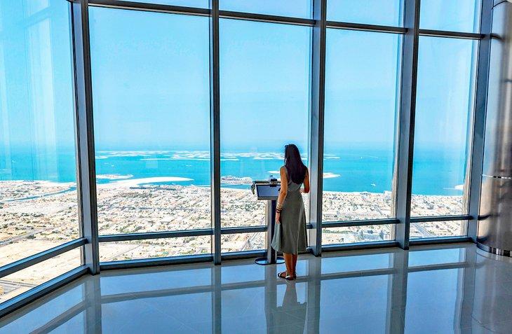 Profiter de la vue depuis la Burj Khalifa
