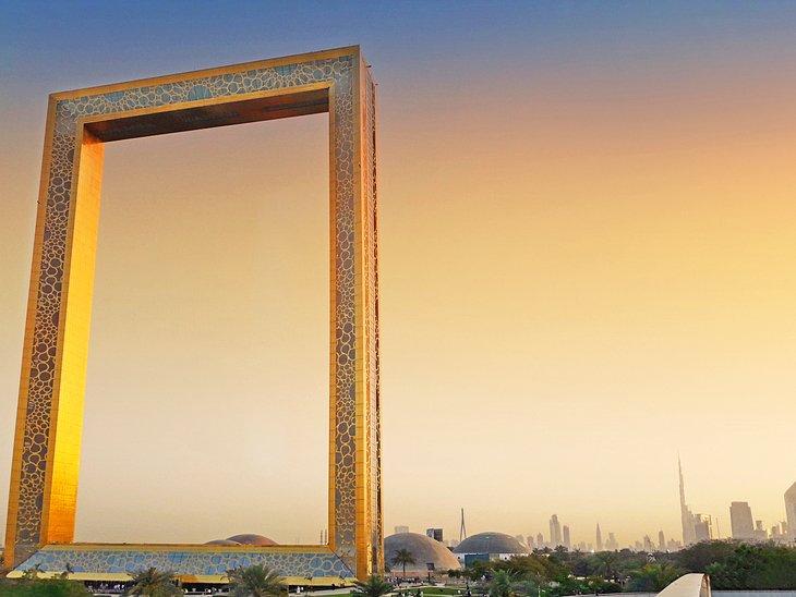 Dubai Frame au coucher du soleil