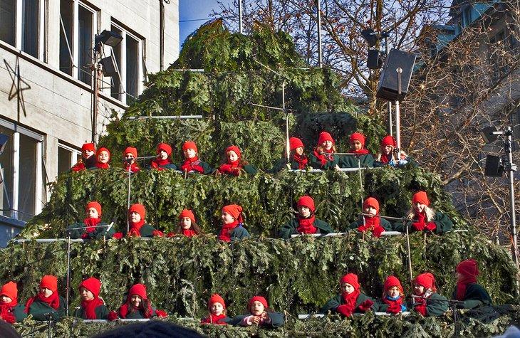 Árbol de Navidad Cantante en Werdmühleplatz
