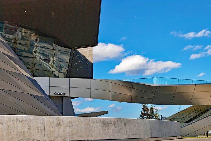 Detalle arquitectónico del BMW Welt
