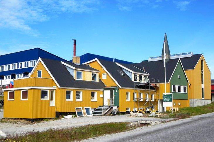 Museo de Nuuk de Arte | <a rel="nofollow noopener noreferrer" target="_blank" class="cc16_b" href="https://www.flickr.com/photos/davidstanleytravel/">David Stanley</a> / foto modificada