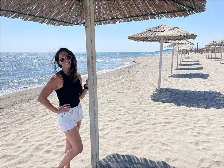 Autorin Meagan Drillinger am Velika Strand