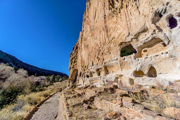 Habitaciones Anasazi en el Monumento Nacional Bandelier