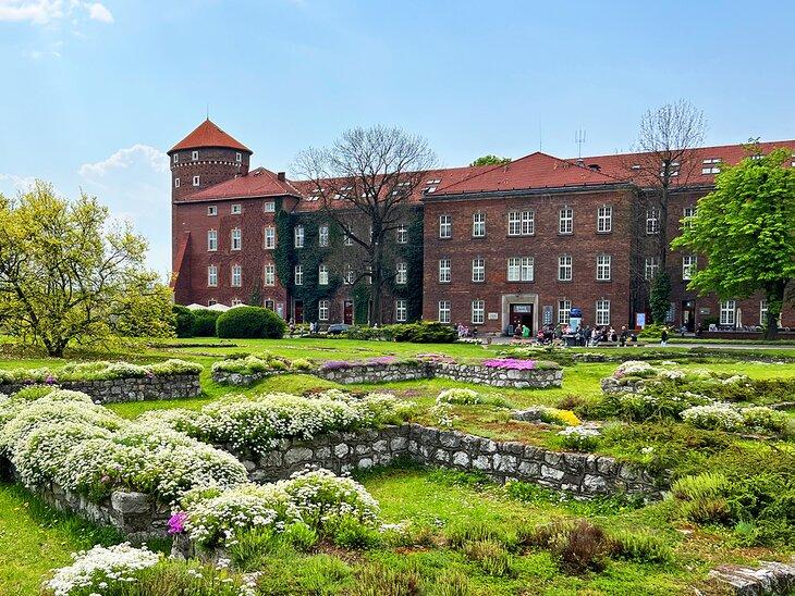 Castillo Real de Wawel y flores