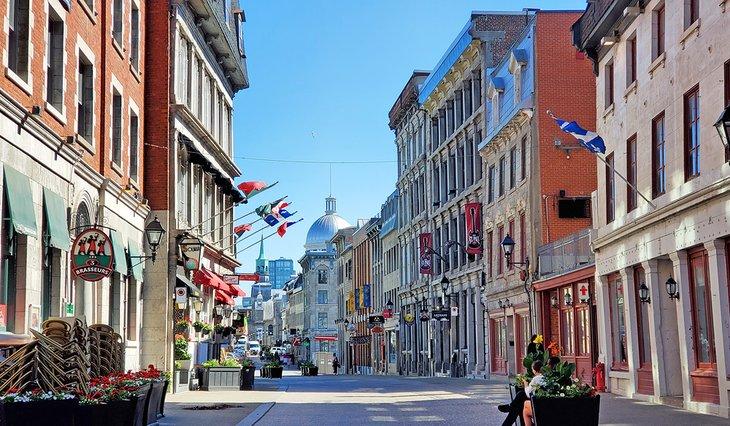 Rue Saint-Paul en el Viejo Montreal (Vieux-Montréal)