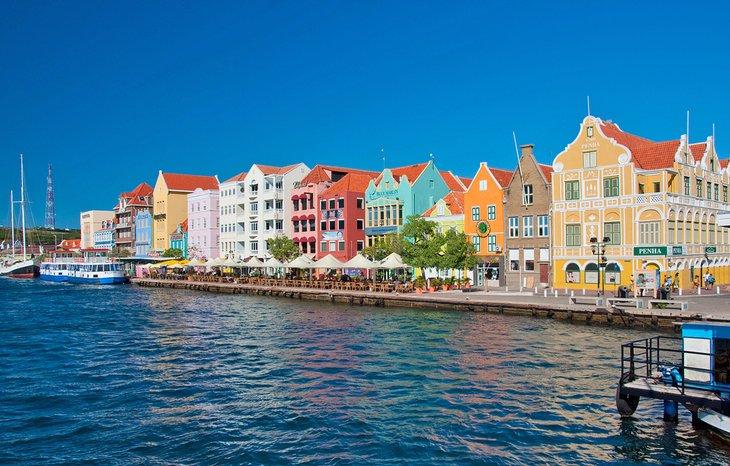 Edificios holandeses en Willemstad, Curazao