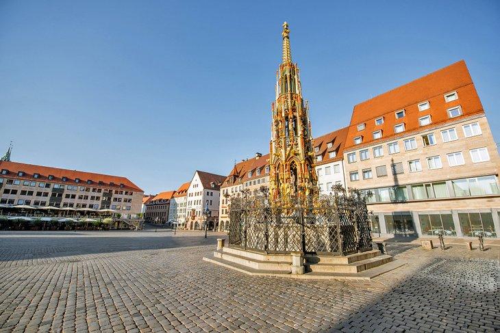 La Fuente Bonita en el Hauptmarkt