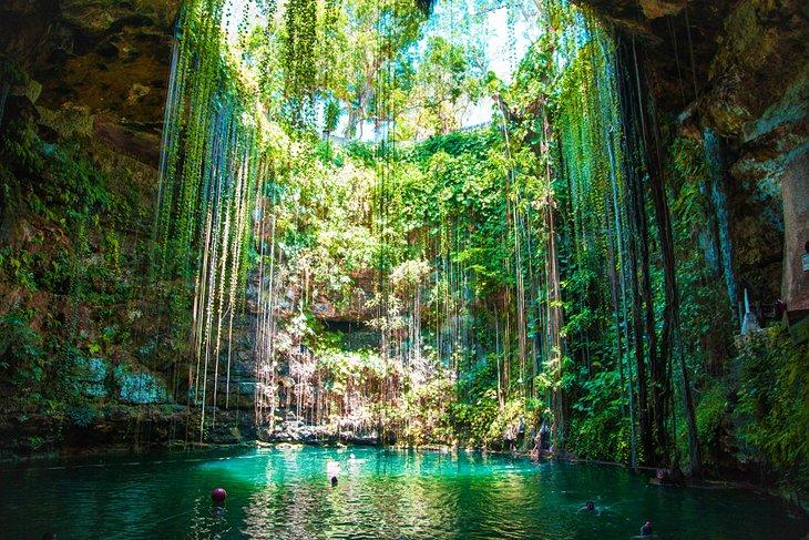 Cenote en la Riviera Maya