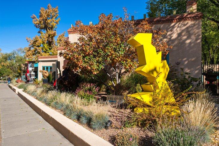 Escultura en Canyon Road