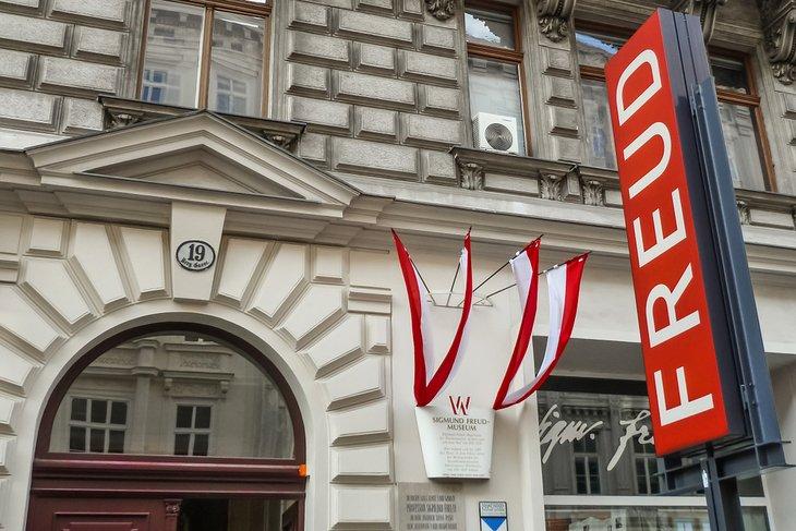 Museo Sigmund Freud | Marti Bug Catcher / Shutterstock.com