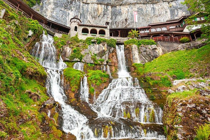 Grotte de St. Beatus et chutes d'eau