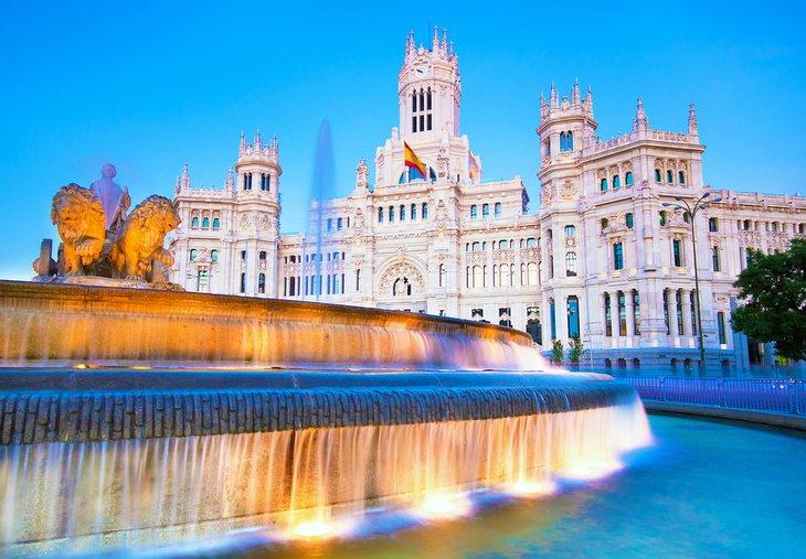 Fuente de Cibeles frente al Palacio de Cibeles