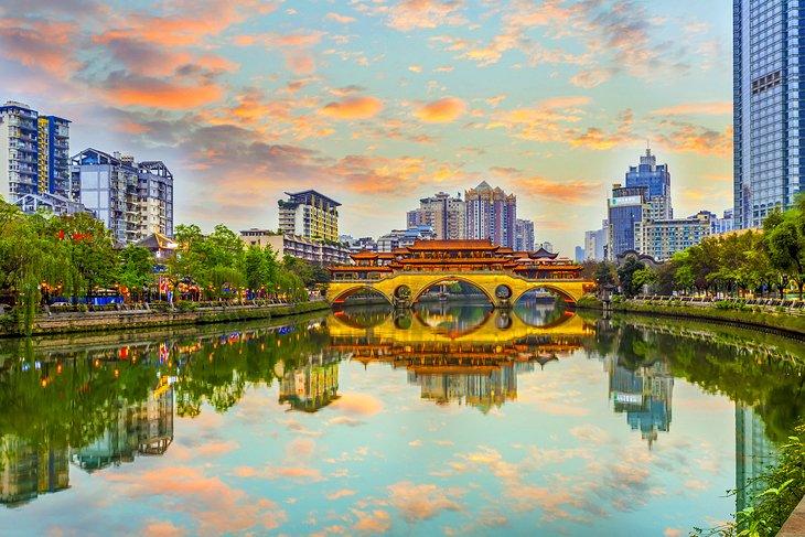 Anshun-Brücke bei Sonnenuntergang in Chengdu
