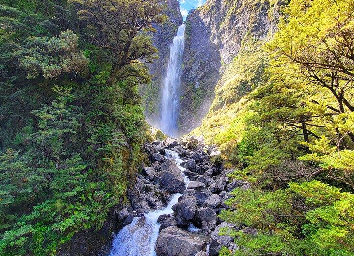 Devils Punchbowl Falls im Arthur's Pass