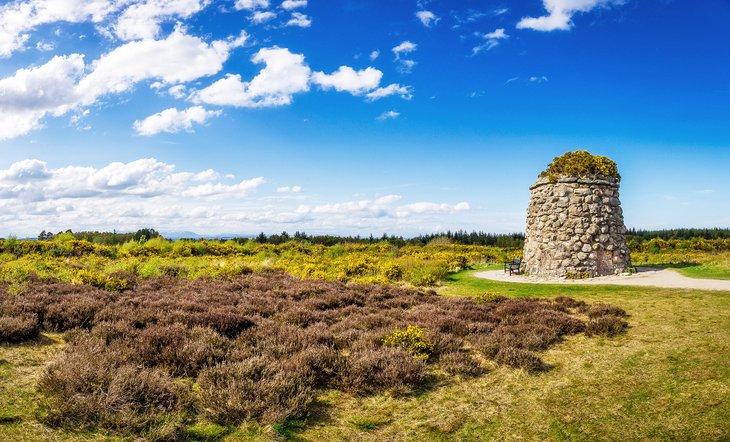 Cairn Memorial en el sitio de la Batalla de Culloden