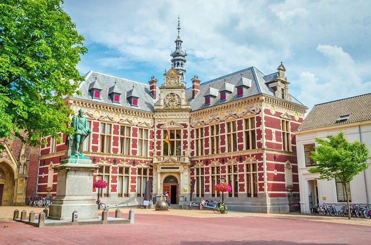 Universidad de Utrecht en la Plaza del Dom