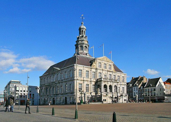 Ayuntamiento y Plaza del Mercado