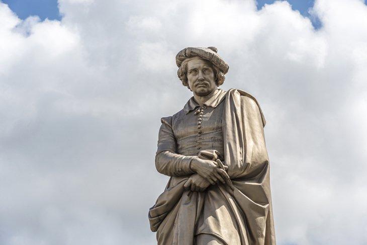 Estatua de Rembrandt en la Plaza Rembrandt