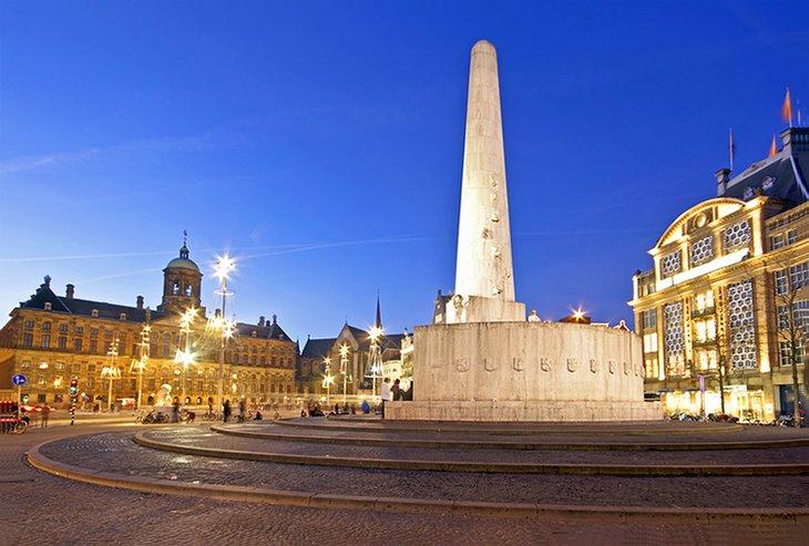 El Monumento Nacional al anochecer