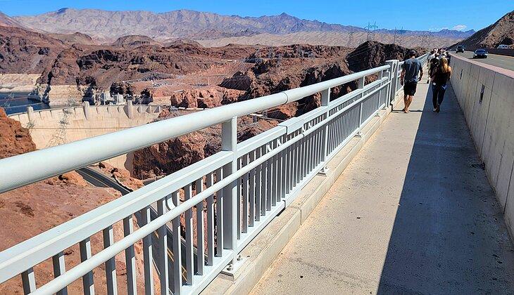 Puente Mike O'Callaghan - Pat Tillman con vista sobre la Represa Hoover