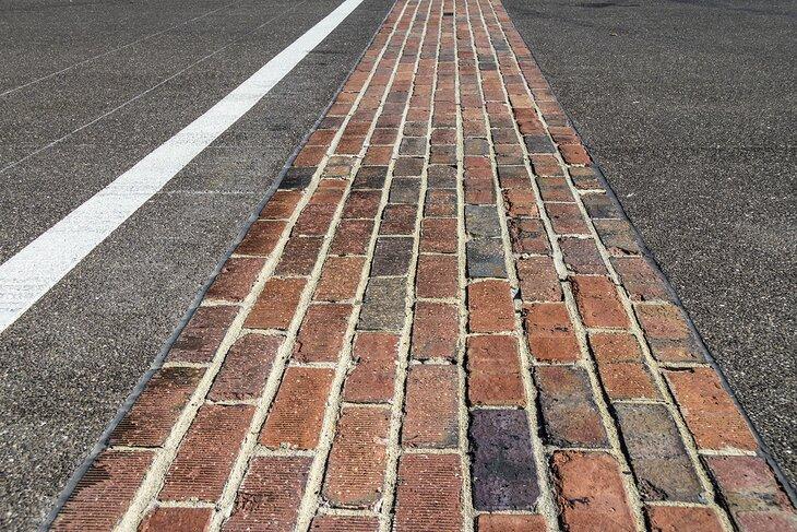 "Die Ziegel," Indianapolis Motor Speedway