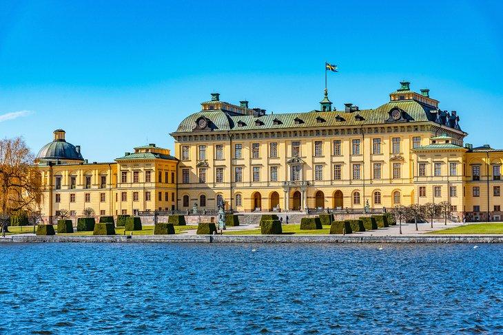 Palacio de Drottningholm en el Lago Mälaren