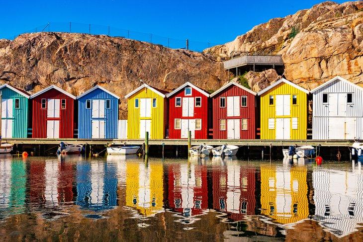 Coloridas cabañas de pesca en la isla de Smögen