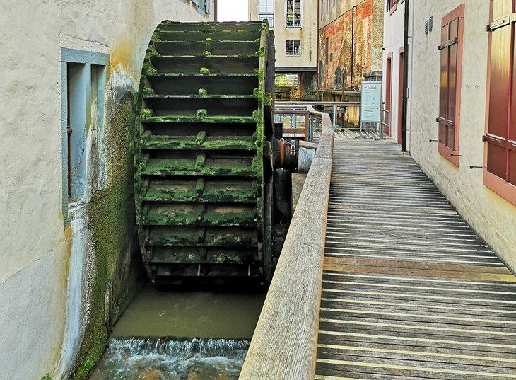 Roue à eau au Musée du Moulin à Papier