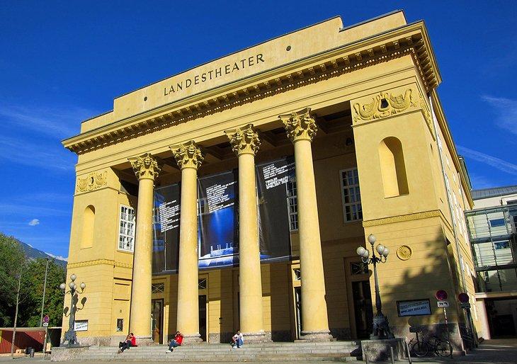 Teatro Provincial Tirolese en el Distrito del Hofburg