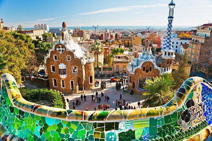 Parc Güell: El Parque Surrealista de Gaudí