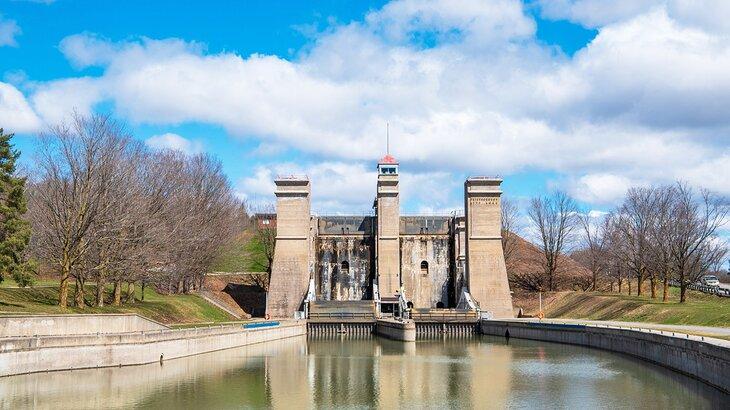 La grúa más alta del mundo en Peterborough en el Canal Trent-Severn