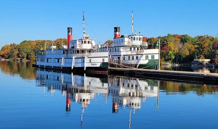 Barcos de vapor en Gravenhurst en otoño