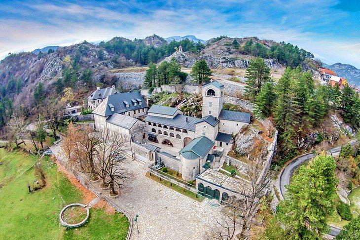 Vue aérienne du monastère de Cetinje